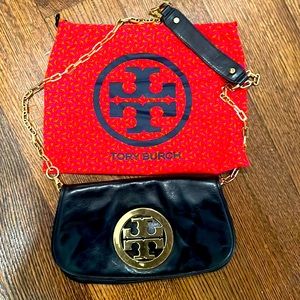Tory Burch Emblem Chain Clutch